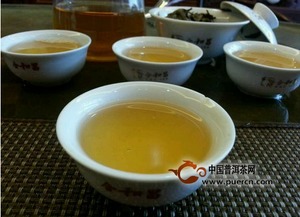 合和昌茶業(yè)2013年尚品珍藏開湯品鑒