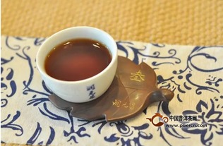 潤元昌2015年金芽貢餅熟茶開湯評(píng)測